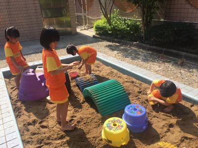 快乐玩沙 创意无限--雅正幼中班级开展沙池自主游戏活动